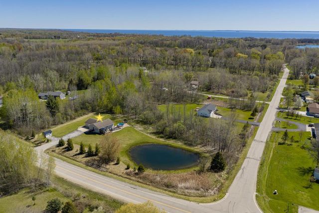 930 COUNTY ROAD J, Little Suamico, WI 54141