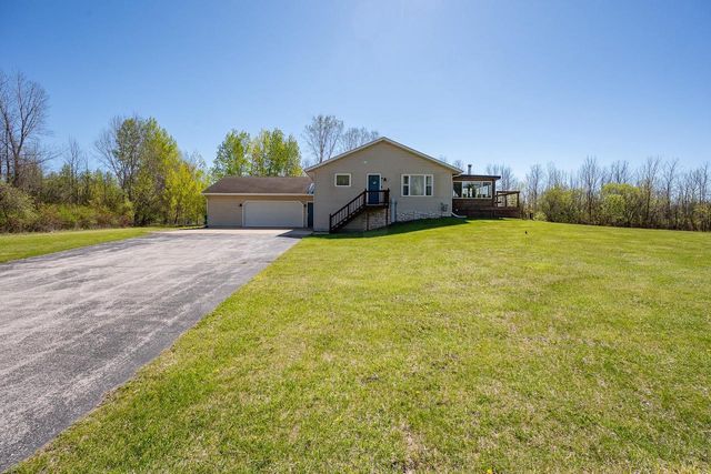 930 COUNTY ROAD J, Little Suamico, WI 54141