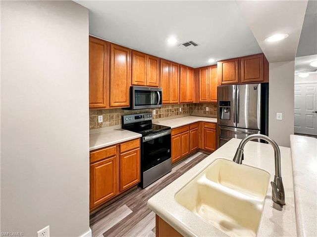 9297 Aegean CIR, Lehigh Acres, FL 33936