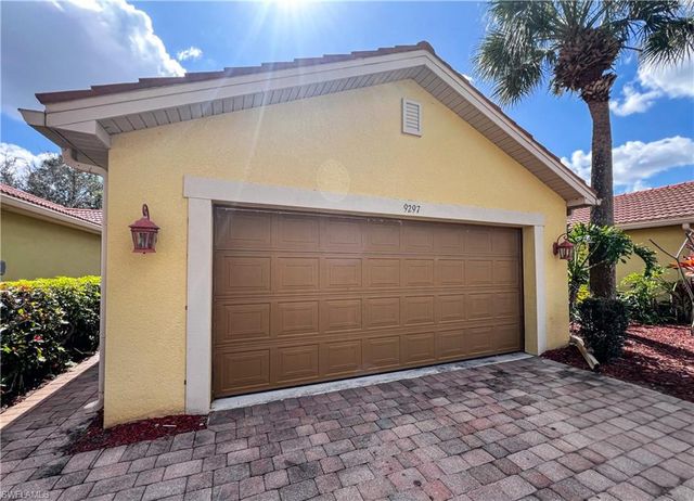 9297 Aegean CIR, Lehigh Acres, FL 33936