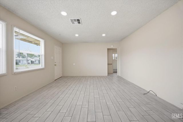 340 Oakdale Drive, Bakersfield, CA 93309