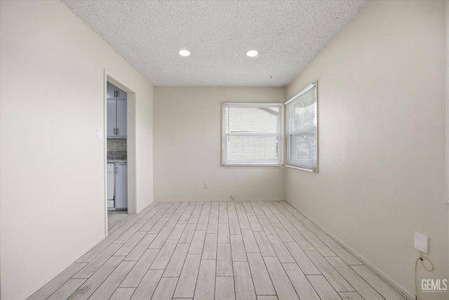 340 Oakdale Drive, Bakersfield, CA 93309