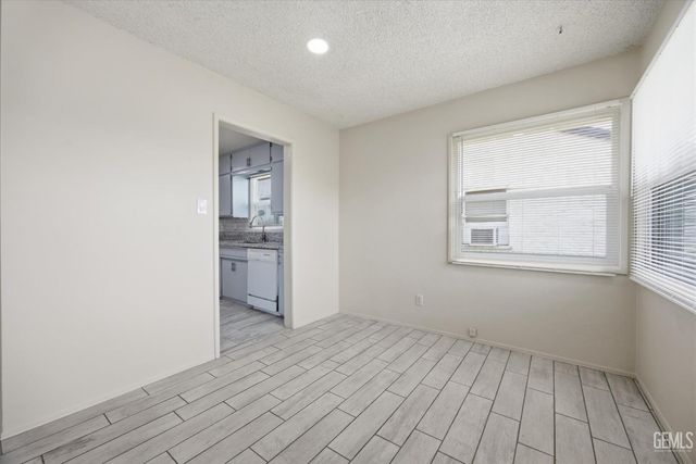 340 Oakdale Drive, Bakersfield, CA 93309