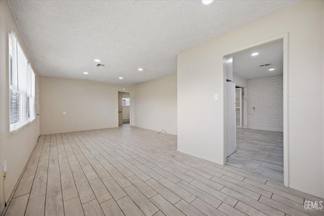 340 Oakdale Drive, Bakersfield, CA 93309