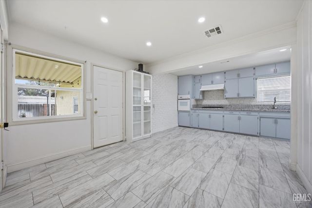 340 Oakdale Drive, Bakersfield, CA 93309