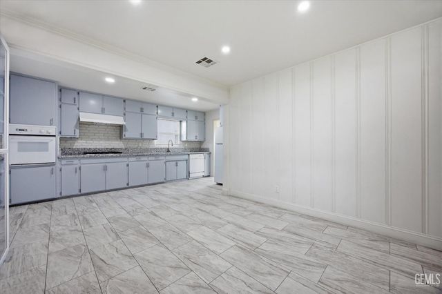 340 Oakdale Drive, Bakersfield, CA 93309