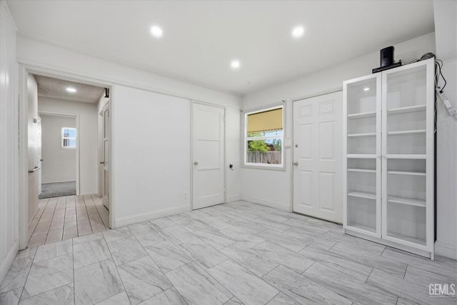 340 Oakdale Drive, Bakersfield, CA 93309