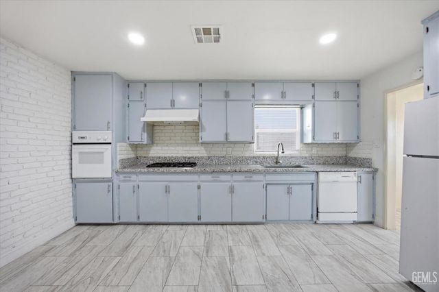 340 Oakdale Drive, Bakersfield, CA 93309