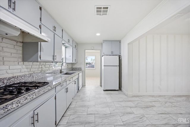 340 Oakdale Drive, Bakersfield, CA 93309