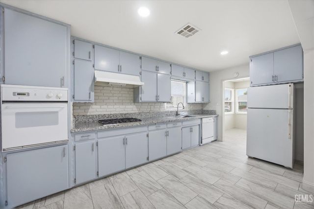 340 Oakdale Drive, Bakersfield, CA 93309