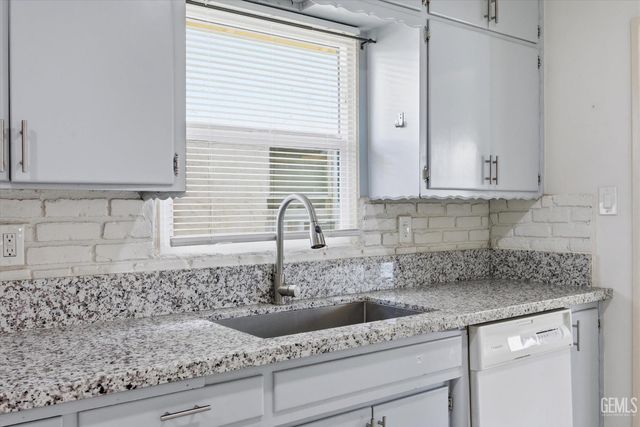 340 Oakdale Drive, Bakersfield, CA 93309