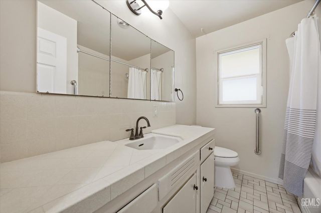 340 Oakdale Drive, Bakersfield, CA 93309