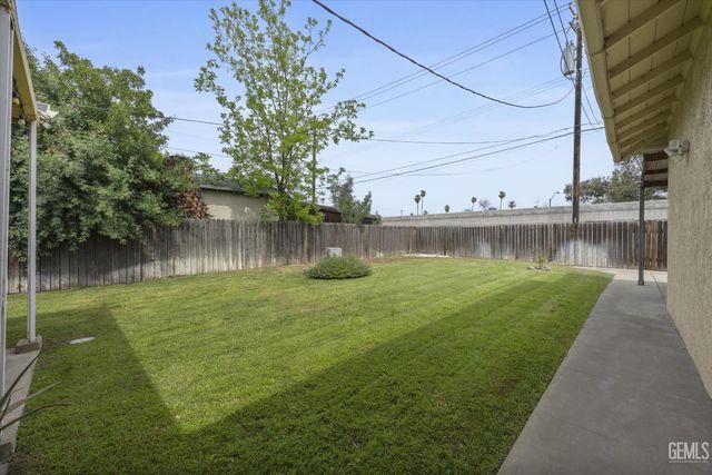 340 Oakdale Drive, Bakersfield, CA 93309