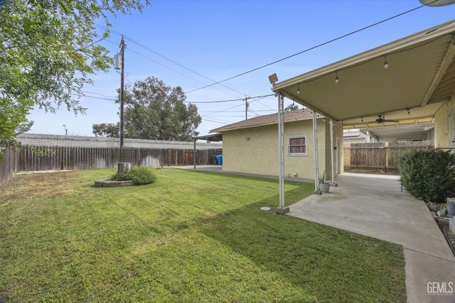 340 Oakdale Drive, Bakersfield, CA 93309