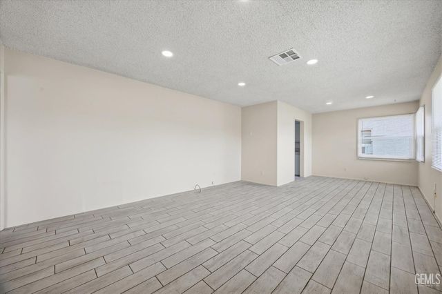 340 Oakdale Drive, Bakersfield, CA 93309