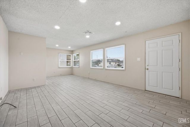 340 Oakdale Drive, Bakersfield, CA 93309