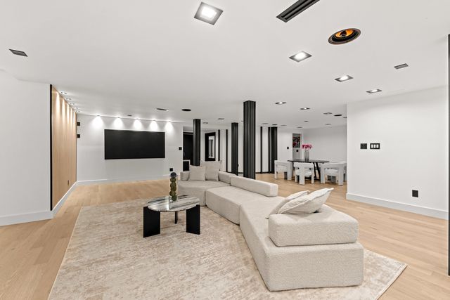 37W993 Heritage Oaks Drive, St. Charles, IL 60175