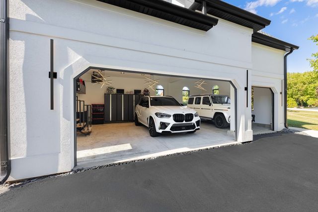 37W993 Heritage Oaks Drive, St. Charles, IL 60175