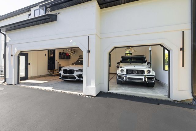 37W993 Heritage Oaks Drive, St. Charles, IL 60175