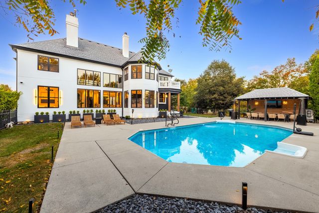 37W993 Heritage Oaks Drive, St. Charles, IL 60175