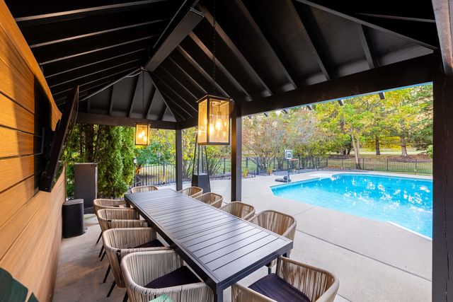 37W993 Heritage Oaks Drive, St. Charles, IL 60175