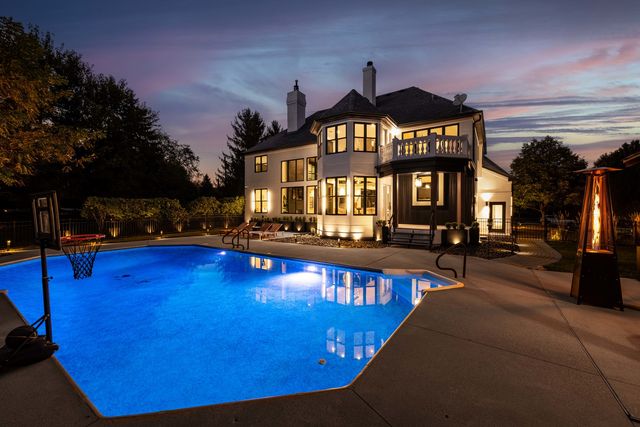 37W993 Heritage Oaks Drive, St. Charles, IL 60175