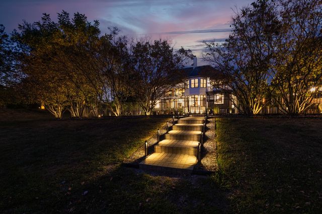 37W993 Heritage Oaks Drive, St. Charles, IL 60175