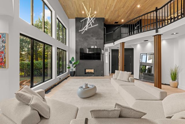 37W993 Heritage Oaks Drive, St. Charles, IL 60175