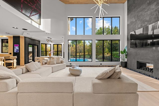 37W993 Heritage Oaks Drive, St. Charles, IL 60175