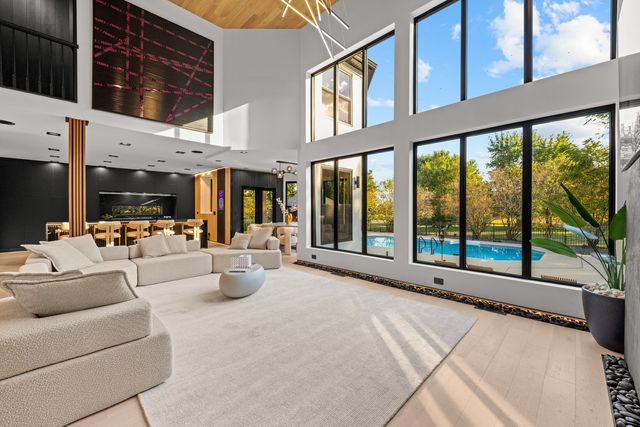 37W993 Heritage Oaks Drive, St. Charles, IL 60175