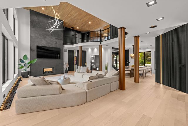 37W993 Heritage Oaks Drive, St. Charles, IL 60175