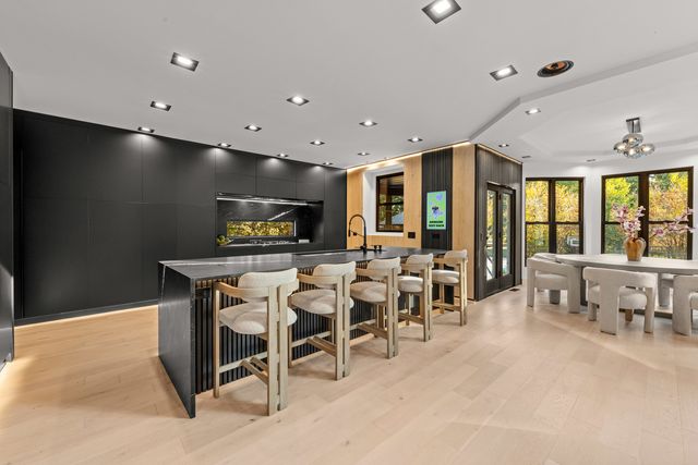 37W993 Heritage Oaks Drive, St. Charles, IL 60175