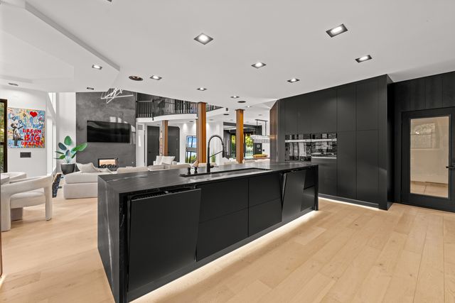 37W993 Heritage Oaks Drive, St. Charles, IL 60175