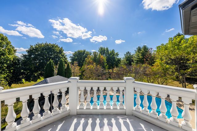 37W993 Heritage Oaks Drive, St. Charles, IL 60175