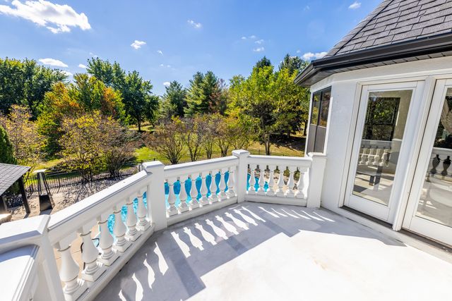 37W993 Heritage Oaks Drive, St. Charles, IL 60175