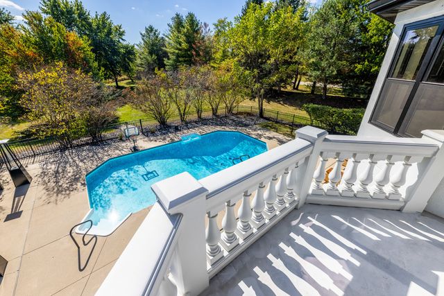 37W993 Heritage Oaks Drive, St. Charles, IL 60175