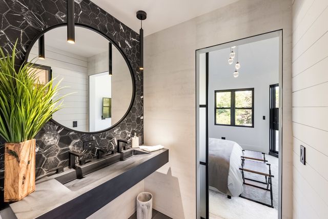 37W993 Heritage Oaks Drive, St. Charles, IL 60175