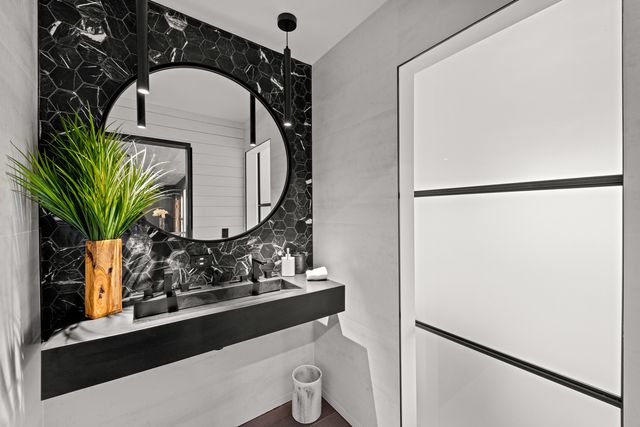 37W993 Heritage Oaks Drive, St. Charles, IL 60175