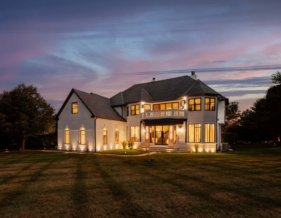 37W993 Heritage Oaks Drive, St. Charles, IL 60175