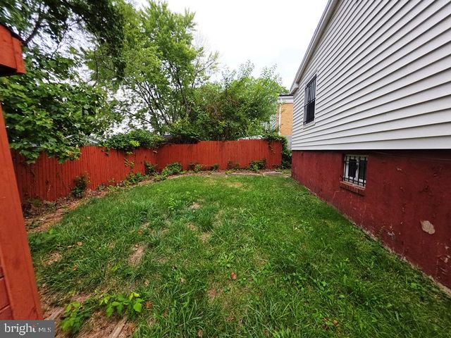 916 HILLTOP TER SE, Washington, DC 20019