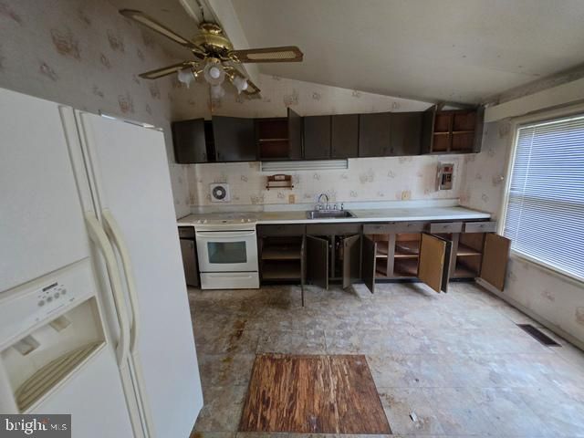 916 HILLTOP TER SE, Washington, DC 20019
