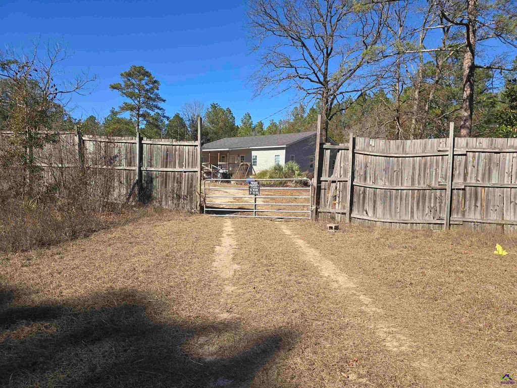 253 Pottery Road, Lizella, GA 31052