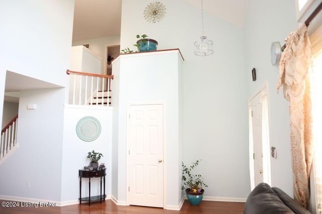 10129 Spring Gate Dr, Louisville, KY 40241