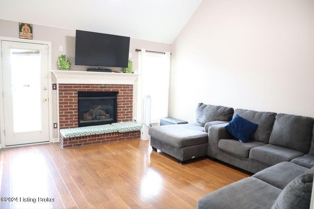 10129 Spring Gate Dr, Louisville, KY 40241