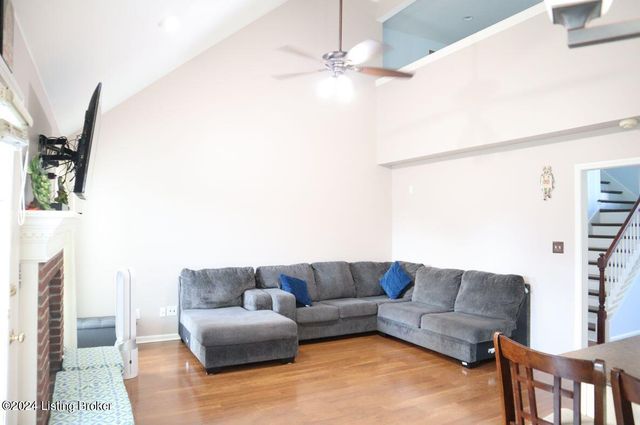10129 Spring Gate Dr, Louisville, KY 40241