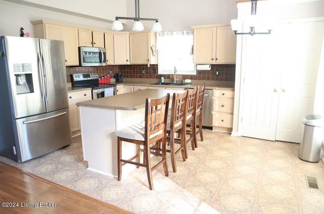 10129 Spring Gate Dr, Louisville, KY 40241