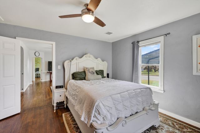 3129 E 11th Street, Joplin, MO 64801