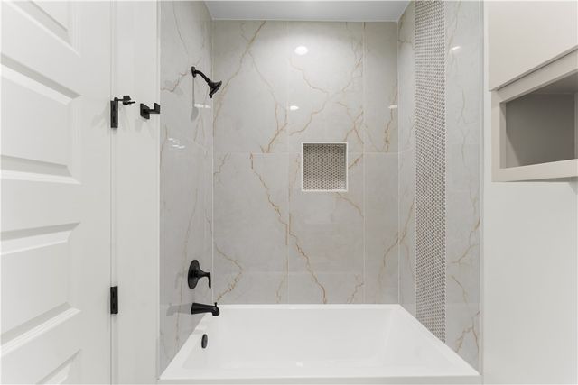 4420 S 88th Street, Bentonville, AR 72713