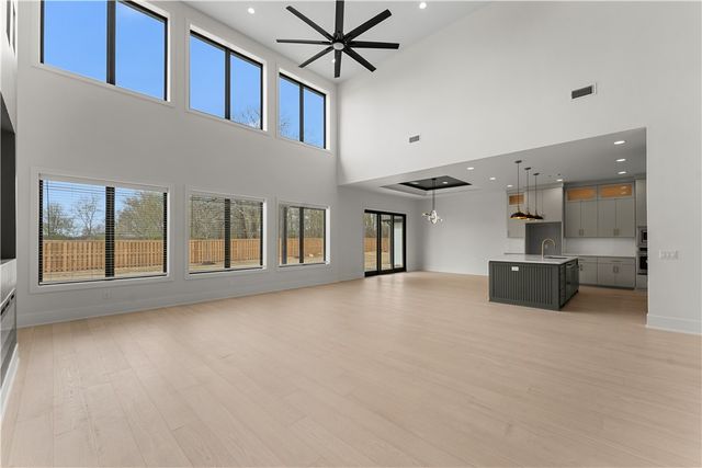 4420 S 88th Street, Bentonville, AR 72713