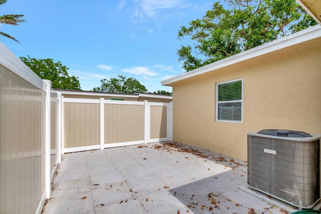 125 E Hart Street, Lantana, FL 33462